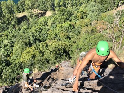 Via Ferrata
Plongez dans l'adrénaline du sport et explorez un univers d'activités passionnantes sur notre site web. Relevez le défi, repoussez vos limites et vivez l'excitation du mouvement. Découvrez une nouvelle dimension du sport avec nous ! Cantal Auvergne